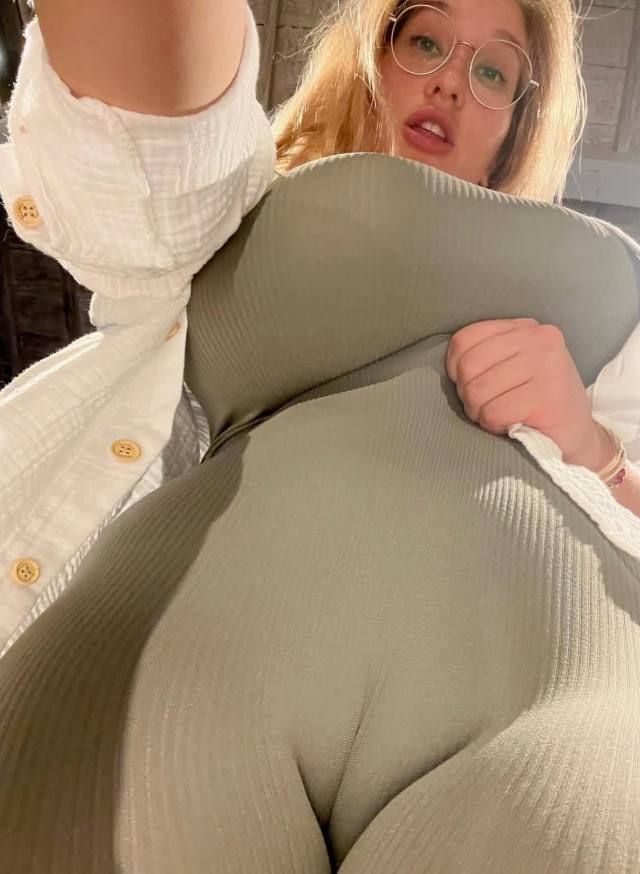 I’m available for hookup - Image 2